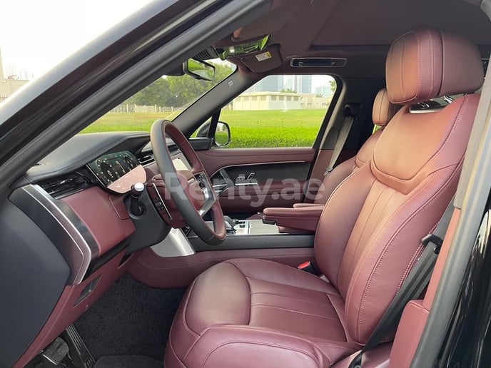 Range Rover Vogue (Negro), 2022 para alquiler en Ras Al Khaimah