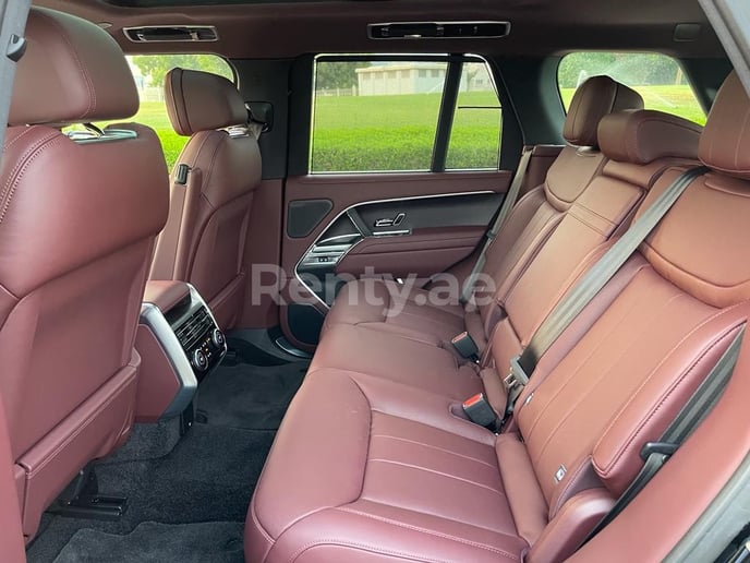 Range Rover Vogue (Negro), 2022 para alquiler en Ras Al Khaimah