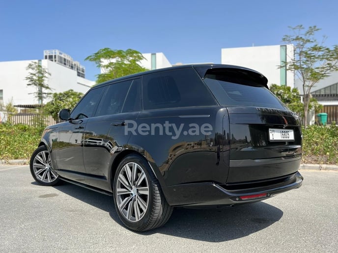 Range Rover Vogue (Nero), 2022 in affitto a Sharjah