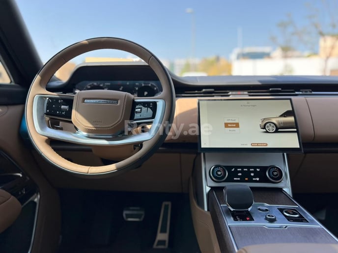 Range Rover Vogue (Nero), 2022 in affitto a Sharjah