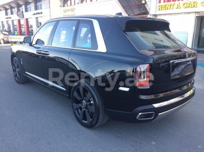 Rolls Royce Cullinan (Zwart), 2020 te huur in Abu Dhabi