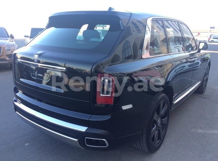 Rolls Royce Cullinan (Zwart), 2020 te huur in Abu Dhabi