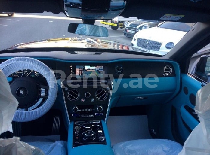 Rolls Royce Cullinan (Zwart), 2020 te huur in Abu Dhabi