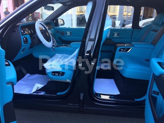 Rolls Royce Cullinan (Zwart), 2020 te huur in Abu Dhabi