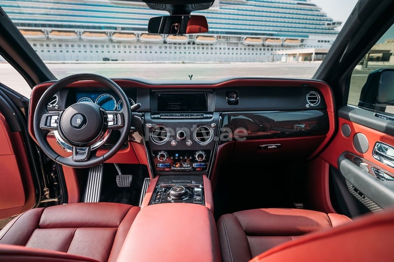 إيجار رولز رويس كولينان Black Badge (أسود), 2021 في دبي