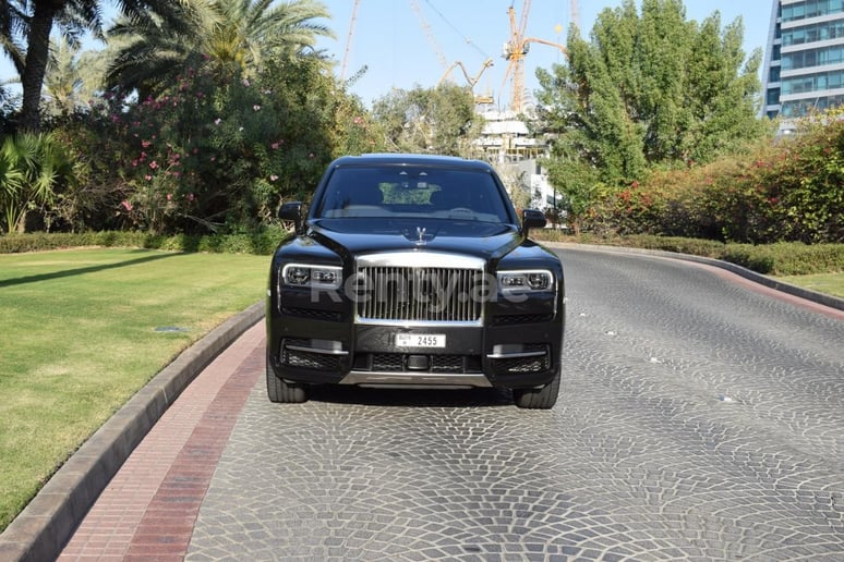 إيجار رولز رويس كولينان (أسود), 2019 في دبي