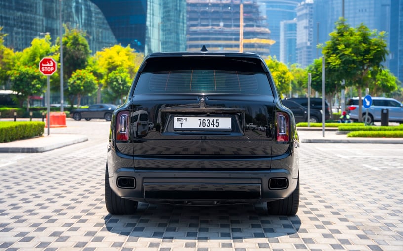 Rolls Royce Cullinan (Schwarz), 2020  zur Miete in Ras Al Khaimah