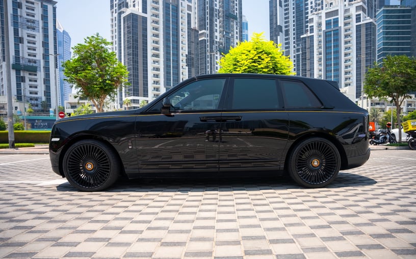 Rolls Royce Cullinan (Schwarz), 2020  zur Miete in Ras Al Khaimah