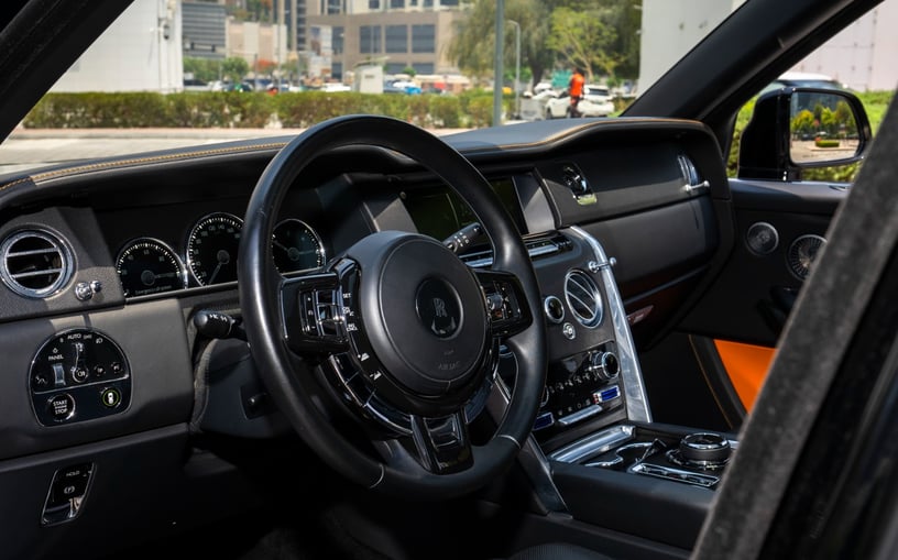Rolls Royce Cullinan (Schwarz), 2020  zur Miete in Ras Al Khaimah