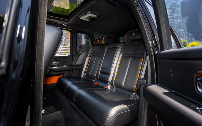 Rolls Royce Cullinan (Schwarz), 2020  zur Miete in Ras Al Khaimah