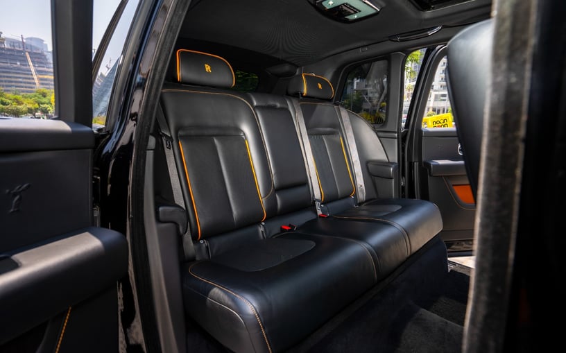 Rolls Royce Cullinan (Schwarz), 2020  zur Miete in Ras Al Khaimah