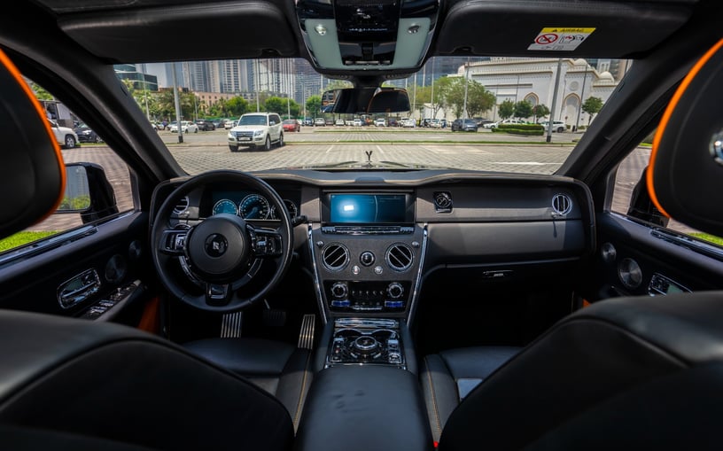 Rolls Royce Cullinan (Schwarz), 2020  zur Miete in Ras Al Khaimah