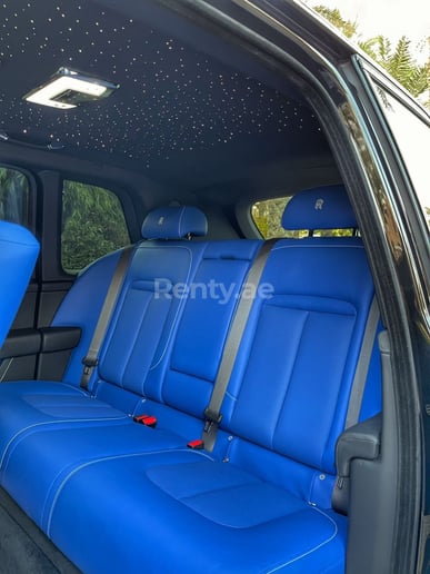 Rolls Royce Cullinan (Negro), 2021 para alquiler en Dub&aacute;i