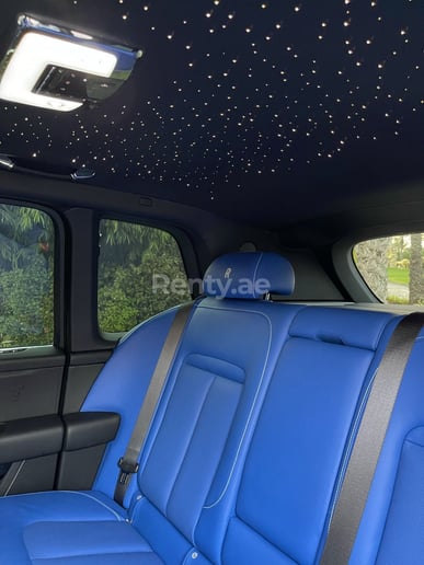 Rolls Royce Cullinan (Negro), 2021 para alquiler en Dub&aacute;i