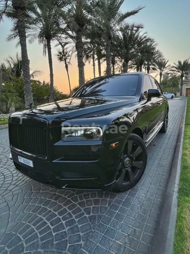 Rolls Royce Cullinan (Negro), 2021 para alquiler en Dub&aacute;i