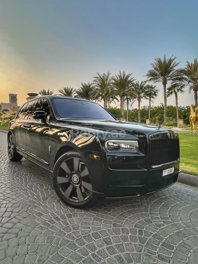 Rolls Royce Cullinan (Negro), 2021 para alquiler en Dub&aacute;i