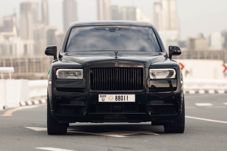 Rolls Royce Cullinan (Schwarz), 2020  zur Miete in Sharjah