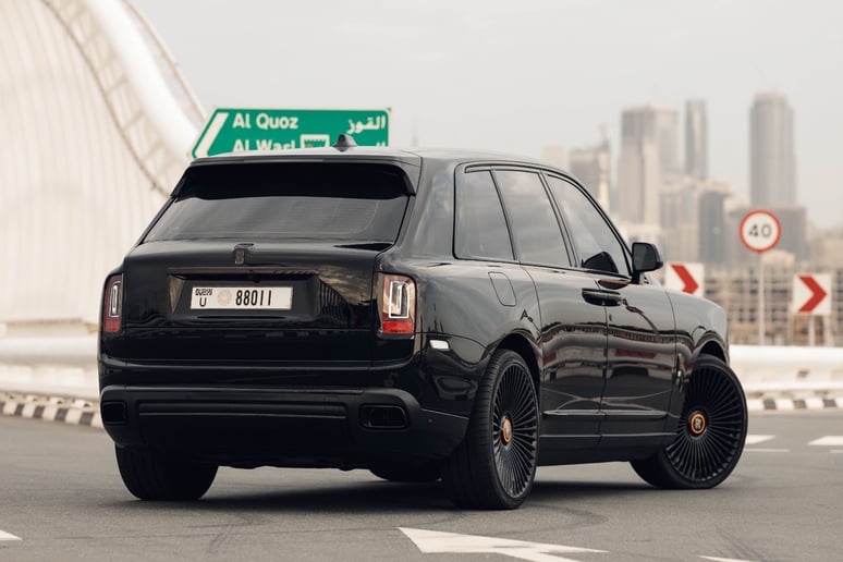 Rolls Royce Cullinan (Schwarz), 2020  zur Miete in Sharjah