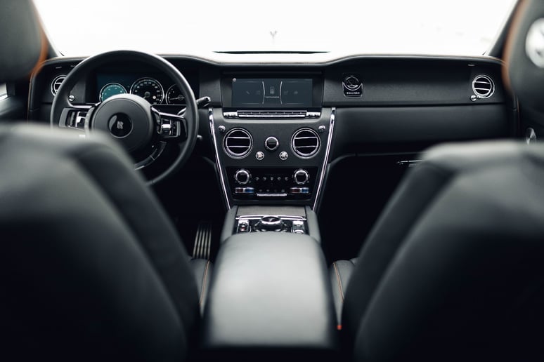 Rolls Royce Cullinan (Schwarz), 2020  zur Miete in Sharjah