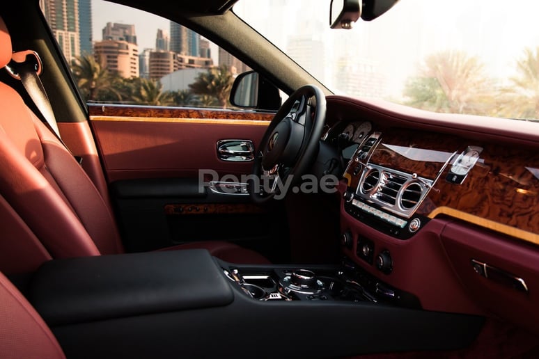 Rolls Royce Ghost (Schwarz), 2017  zur Miete in Dubai