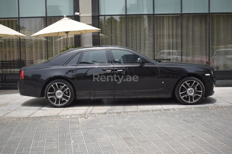 Rolls Royce Ghost (Schwarz), 2017  zur Miete in Dubai