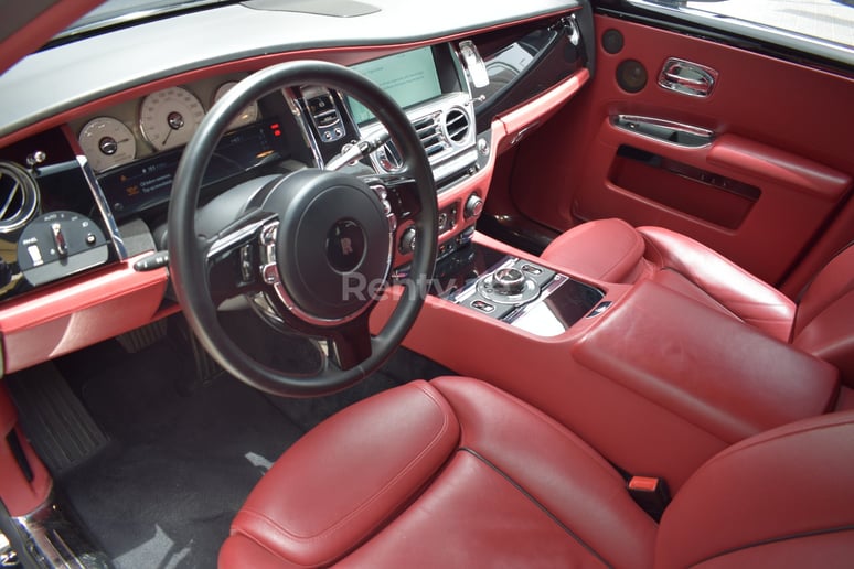 Rolls Royce Ghost (Schwarz), 2017  zur Miete in Dubai