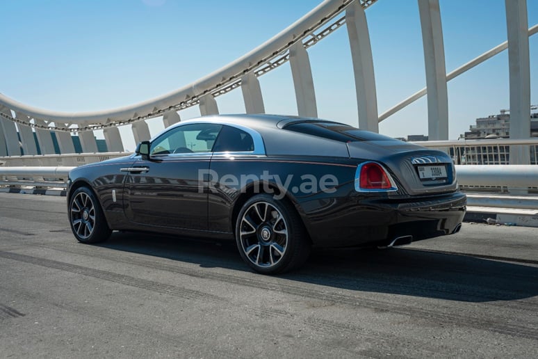 Abu Dabi'de kiralık Rolls Royce Wraith G&uuml;m&uuml;ş tavan (Siyah), 2019