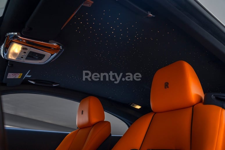 Abu Dabi'de kiralık Rolls Royce Wraith G&uuml;m&uuml;ş tavan (Siyah), 2019