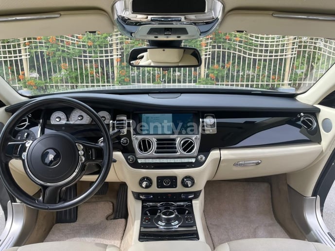 Rolls Royce Wraith (Negro), 2020 para alquiler en Dub&aacute;i