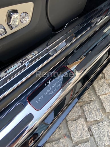 Rolls Royce Wraith- BLACK BADGE (Schwarz), 2019  zur Miete in Dubai