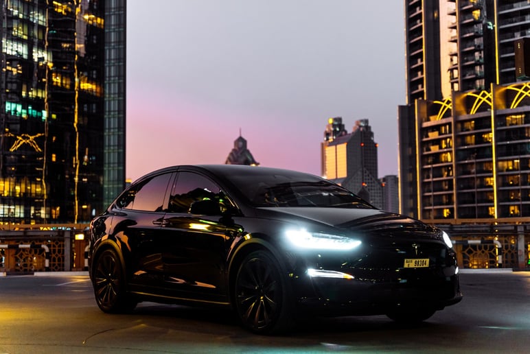 在迪拜 租 Tesla Model X Plaid (黑色), 2022 3