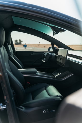 在迪拜 租 Tesla Model X Plaid (黑色), 2022 5