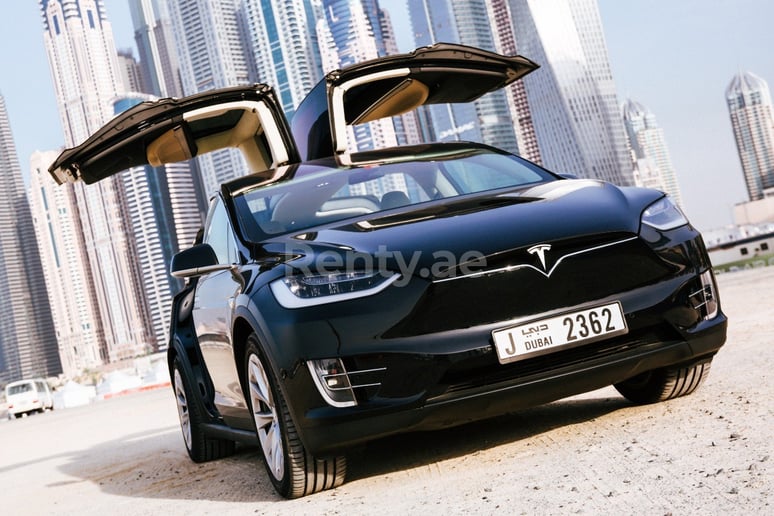 Tesla Model X (Black), 2017 in affitto a Dubai