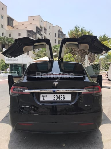 Tesla Model X (Negro), 2017 para alquiler en Dubai 0