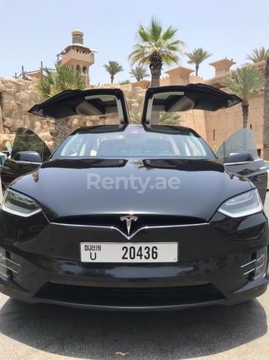 Tesla Model X (Negro), 2017 para alquiler en Dubai 2