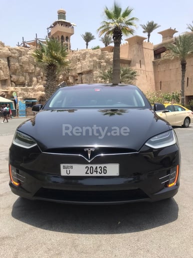 在迪拜 租 Tesla Model X (黑色), 2017 5