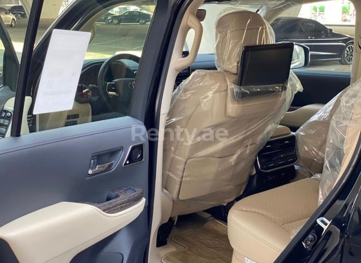 Toyota Land Cruiser (Nero), 2022 in affitto a Dubai