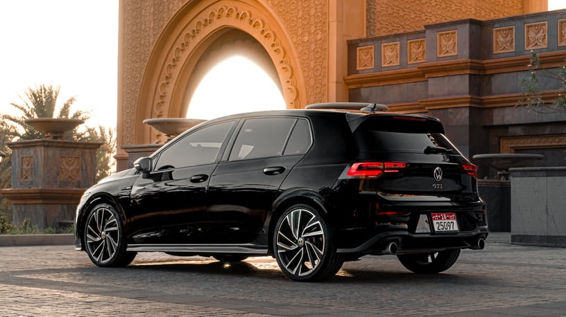 Volkswagen Golf GTI (Schwarz), 2021  zur Miete in Abu Dhabi
