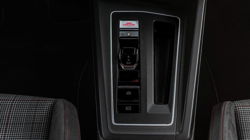 Volkswagen Golf GTI (Schwarz), 2021  zur Miete in Abu Dhabi
