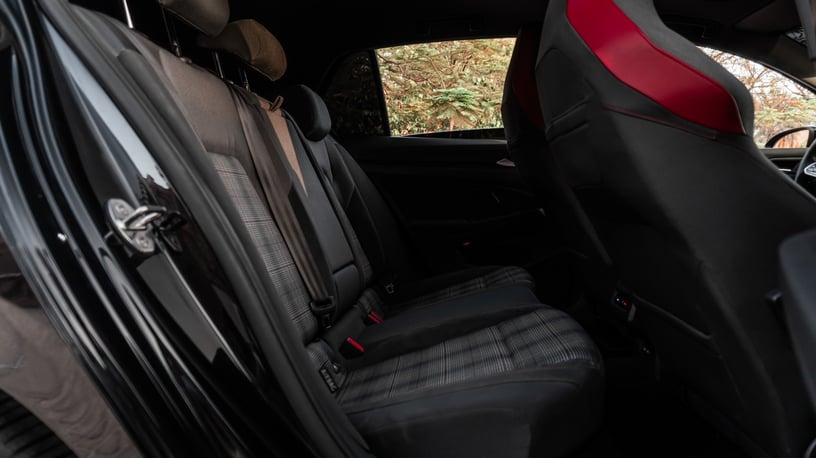 Volkswagen Golf GTI (Schwarz), 2021  zur Miete in Abu Dhabi