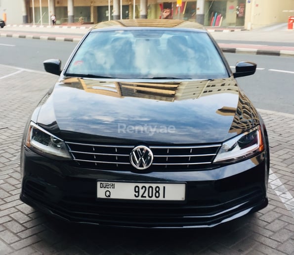 Volkswagen Jetta (Negro), 2018 para alquiler en Dub&aacute;i