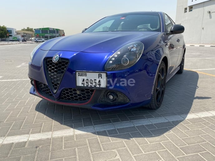 Alfa Romeo Giulietta (Bleue), 2020 &agrave; louer &agrave; Duba&iuml;