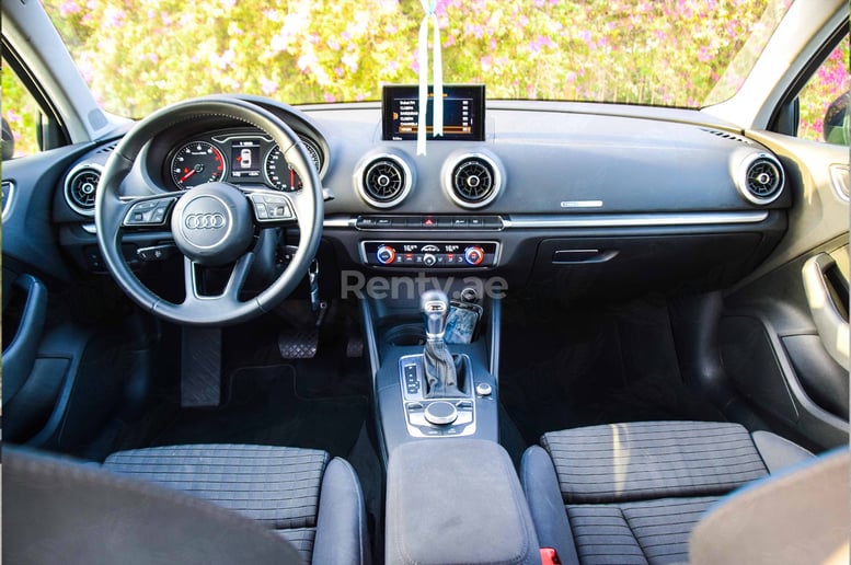 Audi A3 (Bleue), 2018 &agrave; louer &agrave; Duba&iuml;