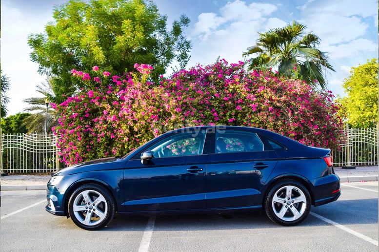 Audi A3 (Bleue), 2018 &agrave; louer &agrave; Duba&iuml;