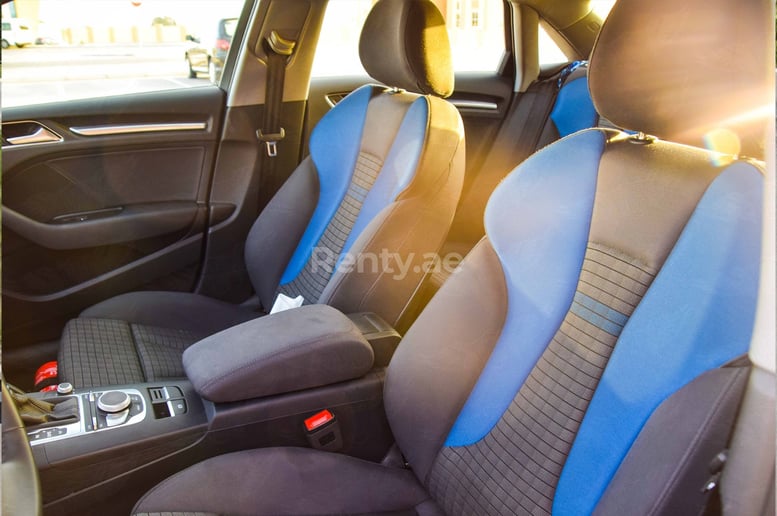 Audi A3 (Bleue), 2018 &agrave; louer &agrave; Duba&iuml;