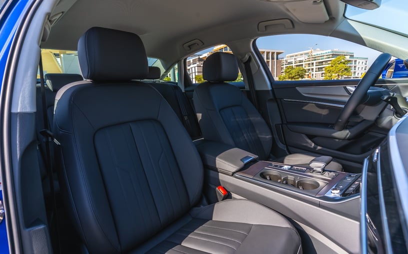 Audi A6 (Azul), 2024 para alquiler en Ras Al Khaimah
