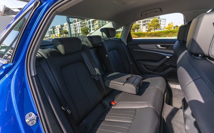 Audi A6 (Azul), 2024 para alquiler en Ras Al Khaimah