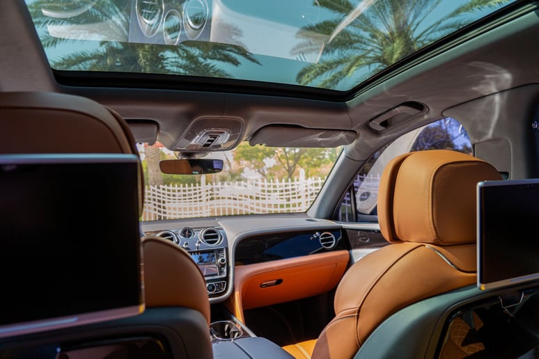 Bentley Bentayga W12 (Azul), 2019 para alquiler en Dub&aacute;i