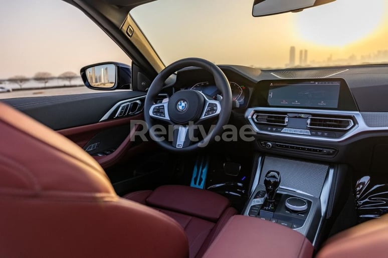 BMW 430 Convertible (Azul), 2022 para alquiler en Dub&aacute;i