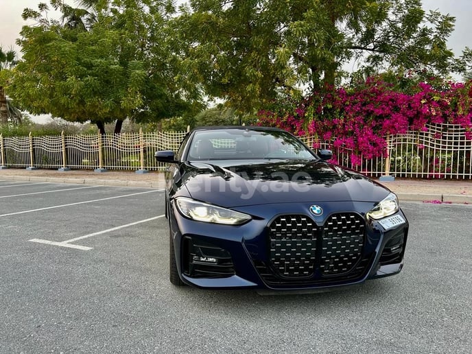 BMW 430 Convertible (Azul), 2022 para alquiler en Dub&aacute;i